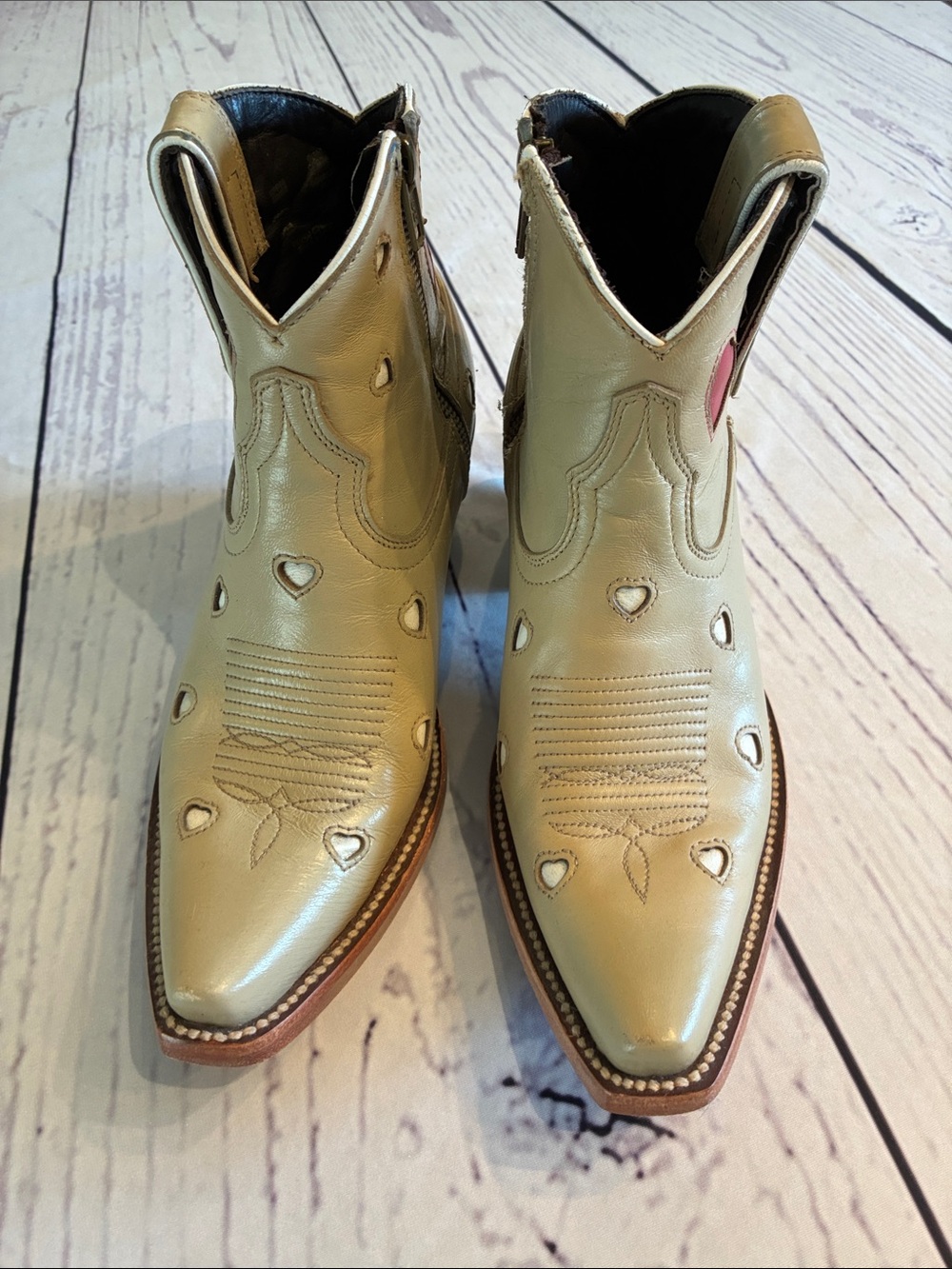 🎉NEW LISTING!🎉Allens Cream Western Ankle Boots with Heart Cutouts